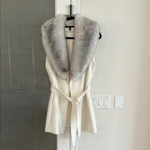 White House Black Market Cream Vest with Gray Fur Collar